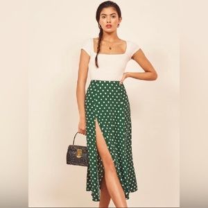 Reformation Zoe Green Polka Dot skirt. Size 2